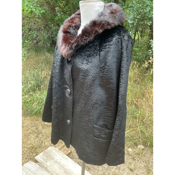 Vintage Black Crushed Velvet Coat With Fur Collar - Picture 3 of 16